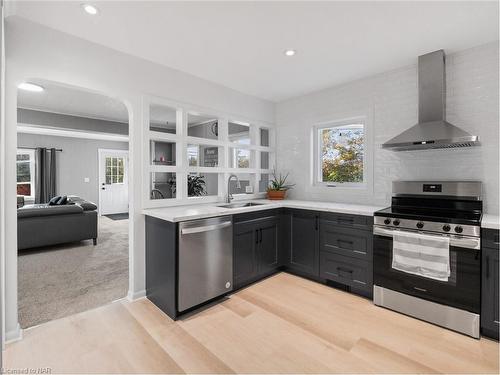 1194 Bertie Street, Fort Erie, ON - Indoor Photo Showing Kitchen