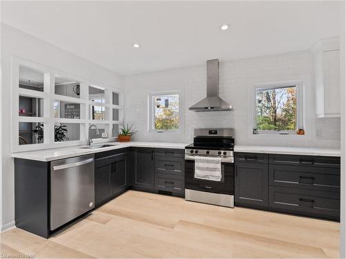 1194 Bertie Street, Fort Erie, ON - Indoor Photo Showing Kitchen