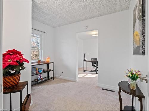 1194 Bertie Street, Fort Erie, ON - Indoor Photo Showing Bedroom