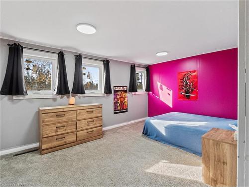 1194 Bertie Street, Fort Erie, ON - Indoor Photo Showing Bedroom