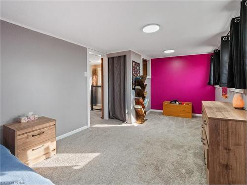 1194 Bertie Street, Fort Erie, ON - Indoor Photo Showing Bedroom