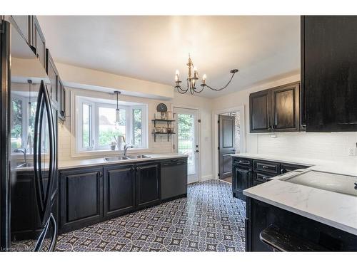 2 Brentwood Road, Grimsby, ON - Indoor Photo Showing Kitchen With Double Sink