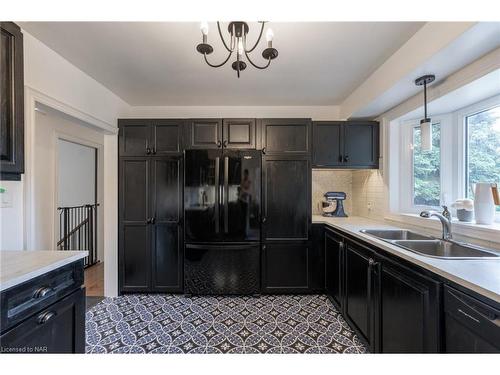 2 Brentwood Road, Grimsby, ON - Indoor Photo Showing Kitchen With Double Sink