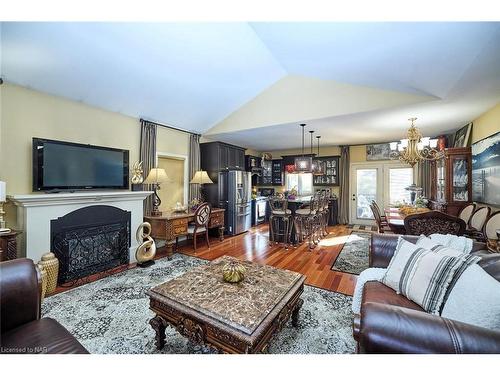 18 Martha Court Court, Fenwick, ON - Indoor Photo Showing Living Room With Fireplace