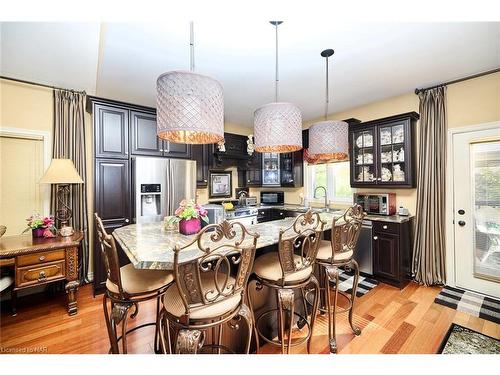 18 Martha Court Court, Fenwick, ON - Indoor Photo Showing Dining Room