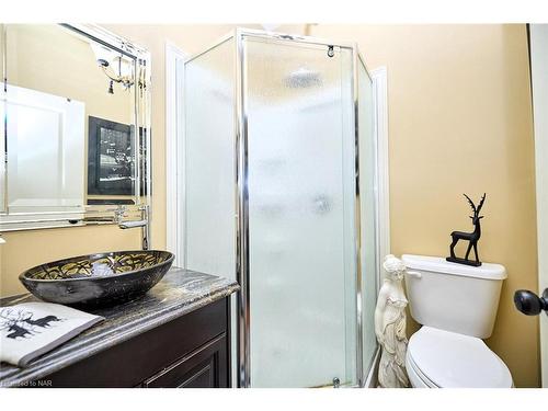 18 Martha Court Court, Fenwick, ON - Indoor Photo Showing Bathroom