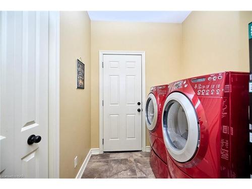 18 Martha Court Court, Fenwick, ON - Indoor Photo Showing Laundry Room