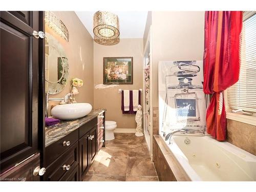 18 Martha Court Court, Fenwick, ON - Indoor Photo Showing Bathroom