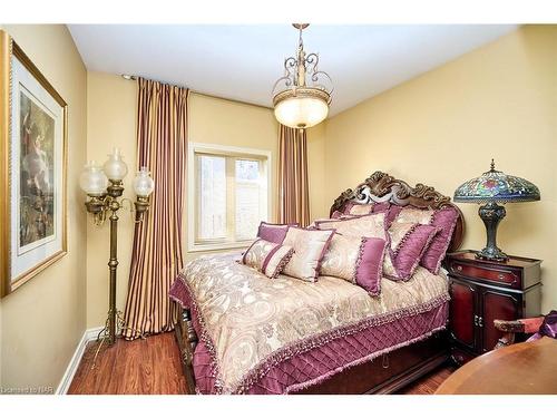 18 Martha Court Court, Fenwick, ON - Indoor Photo Showing Bedroom