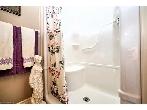 18 Martha Court Court, Fenwick, ON - Indoor Photo Showing Bathroom