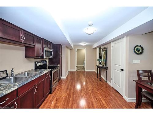 18 Martha Court Court, Fenwick, ON - Indoor Photo Showing Kitchen With Double Sink