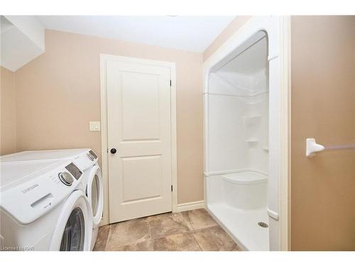 18 Martha Court Court, Fenwick, ON - Indoor Photo Showing Laundry Room