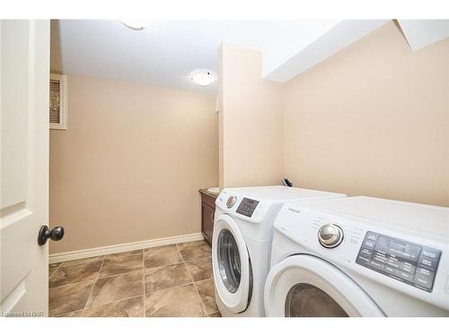 18 Martha Court Court, Fenwick, ON - Indoor Photo Showing Laundry Room