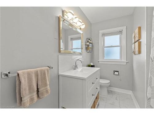 205 Ross Street, Welland, ON - Indoor Photo Showing Bathroom