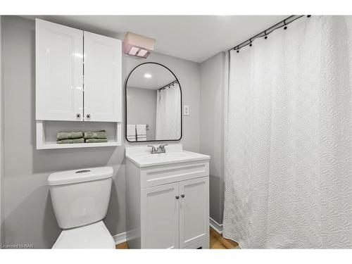 205 Ross Street, Welland, ON - Indoor Photo Showing Bathroom