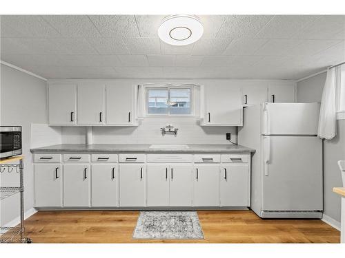 205 Ross Street, Welland, ON - Indoor Photo Showing Kitchen