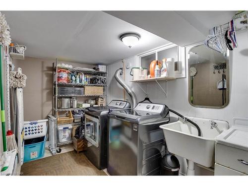 3522 East Main Street, Stevensville, ON - Indoor Photo Showing Laundry Room