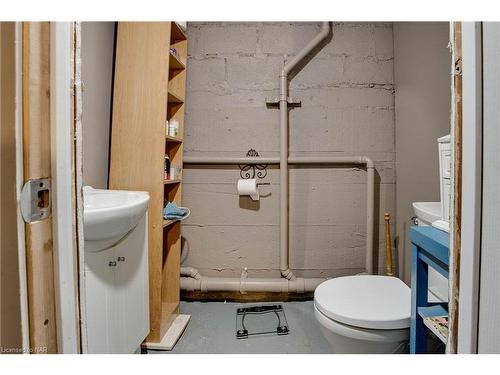 3522 East Main Street, Stevensville, ON - Indoor Photo Showing Bathroom