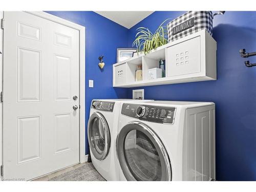 64 Abbott Place, Fonthill, ON - Indoor Photo Showing Laundry Room