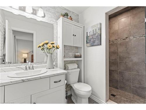 64 Abbott Place, Fonthill, ON - Indoor Photo Showing Bathroom