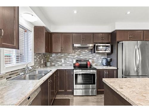 64 Abbott Place, Fonthill, ON - Indoor Photo Showing Kitchen With Stainless Steel Kitchen With Double Sink With Upgraded Kitchen