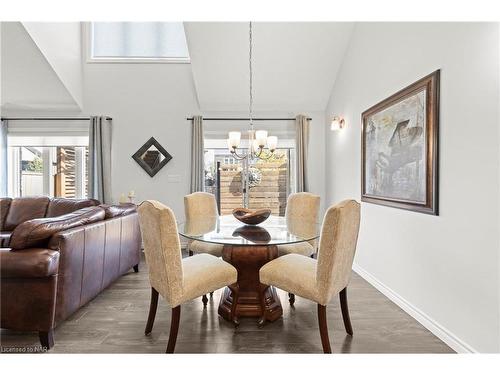 64 Abbott Place, Fonthill, ON - Indoor Photo Showing Dining Room