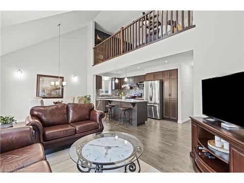 64 Abbott Place, Fonthill, ON - Indoor Photo Showing Living Room