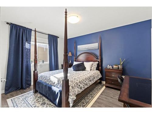 64 Abbott Place, Fonthill, ON - Indoor Photo Showing Bedroom