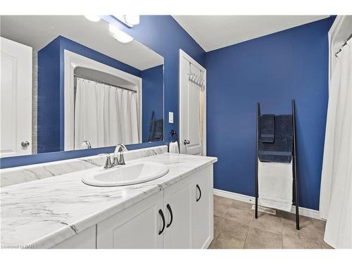 64 Abbott Place, Fonthill, ON - Indoor Photo Showing Bathroom