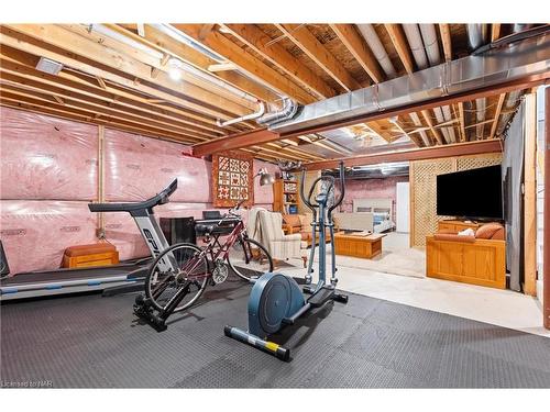 64 Abbott Place, Fonthill, ON - Indoor Photo Showing Gym Room