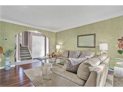 796 Grandview Road, Fort Erie, ON - Indoor Photo Showing Living Room