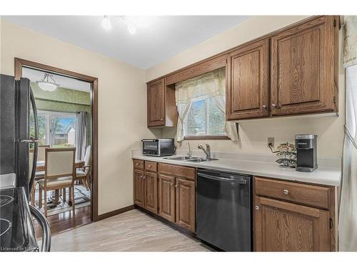 796 Grandview Road, Fort Erie, ON - Indoor Photo Showing Kitchen With Double Sink