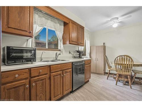 796 Grandview Road, Fort Erie, ON - Indoor Photo Showing Kitchen With Double Sink