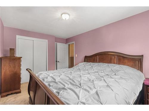 796 Grandview Road, Fort Erie, ON - Indoor Photo Showing Bedroom