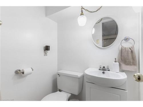 796 Grandview Road, Fort Erie, ON - Indoor Photo Showing Bathroom