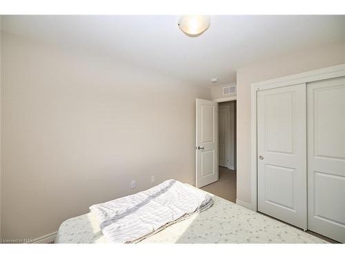 130 Acacia Road, Fonthill, ON - Indoor Photo Showing Bedroom