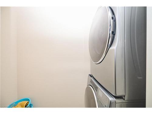 130 Acacia Road, Fonthill, ON - Indoor Photo Showing Laundry Room