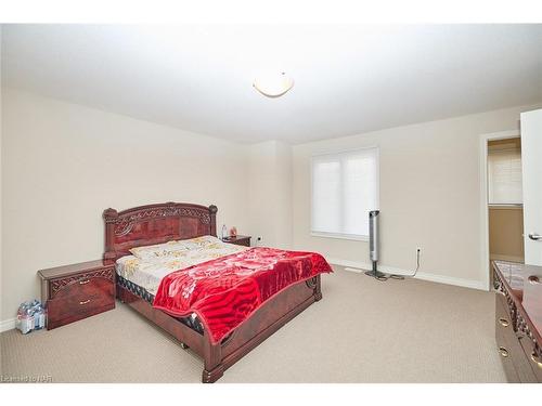 130 Acacia Road, Fonthill, ON - Indoor Photo Showing Bedroom