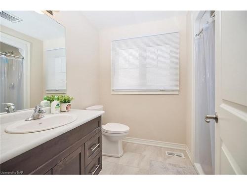 130 Acacia Road, Fonthill, ON - Indoor Photo Showing Bathroom