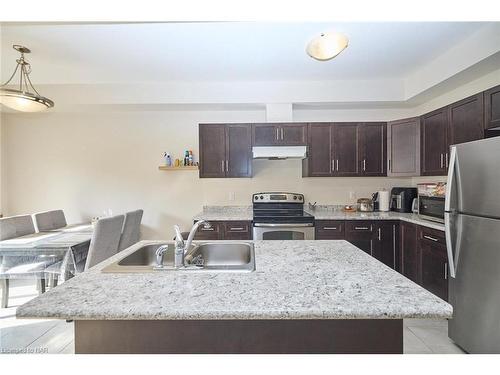 130 Acacia Road, Fonthill, ON - Indoor Photo Showing Kitchen With Double Sink