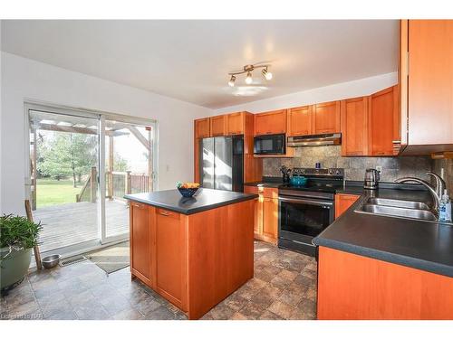 52963 Wilford Road, Wainfleet, ON - Indoor Photo Showing Kitchen With Double Sink