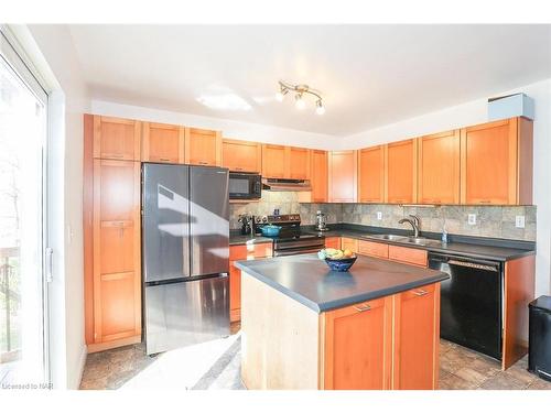 52963 Wilford Road, Wainfleet, ON - Indoor Photo Showing Kitchen With Double Sink