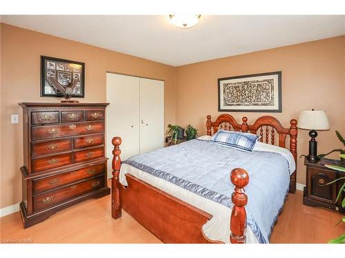 52963 Wilford Road, Wainfleet, ON - Indoor Photo Showing Bedroom