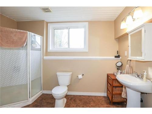 52963 Wilford Road, Wainfleet, ON - Indoor Photo Showing Bathroom