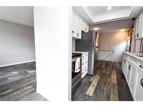 7 Dianne Drive, St. Catharines, ON - Indoor Photo Showing Kitchen