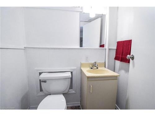 7 Dianne Drive, St. Catharines, ON - Indoor Photo Showing Bathroom