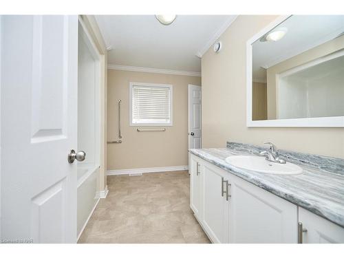 437 Sugarloaf Street, Port Colborne, ON - Indoor Photo Showing Bathroom