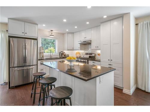 13 West Farmington Drive, St. Catharines, ON - Indoor Photo Showing Kitchen With Upgraded Kitchen