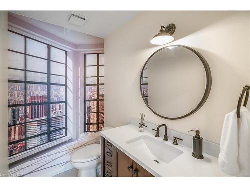 13 West Farmington Drive, St. Catharines, ON - Indoor Photo Showing Bathroom