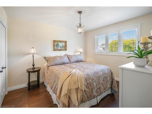 13 West Farmington Drive, St. Catharines, ON - Indoor Photo Showing Bedroom